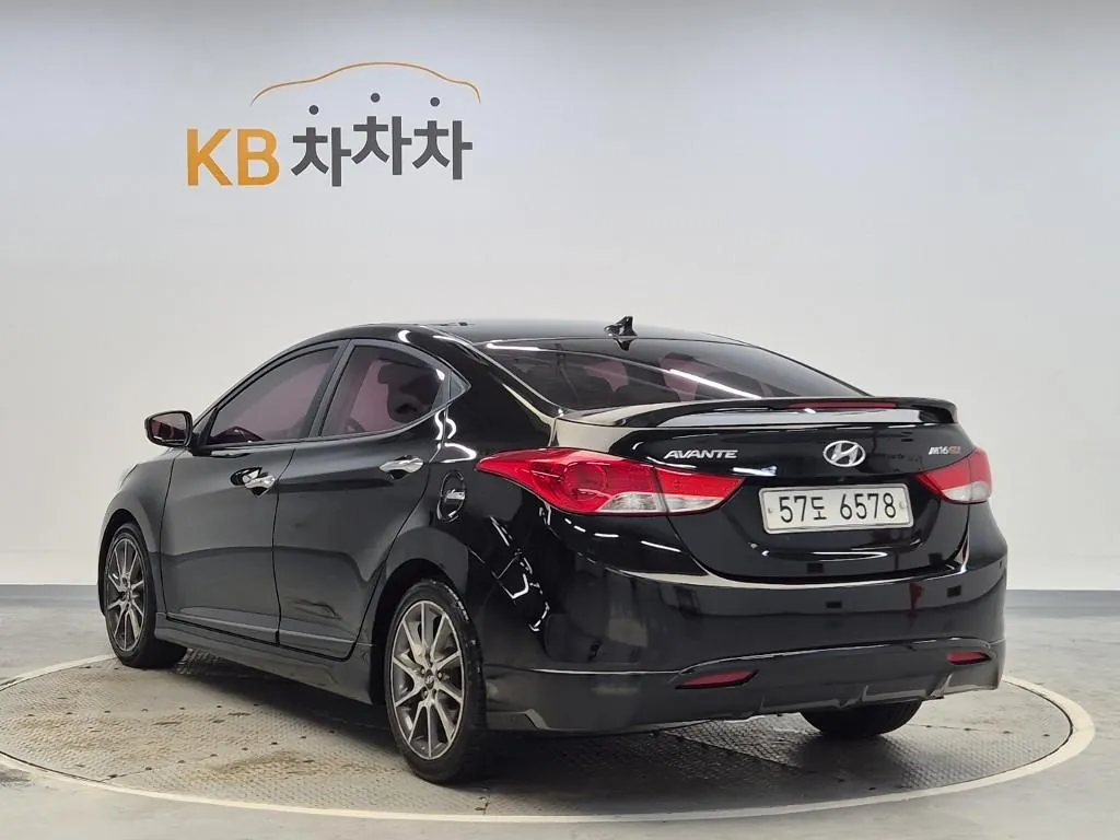 Hyundai Avante 2011 photo 2