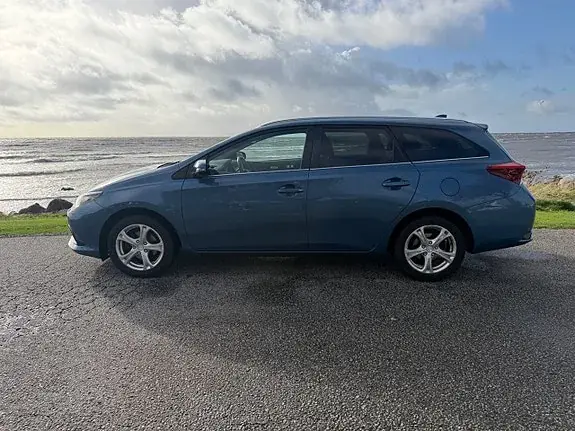 Toyota Auris 2016 photo 2