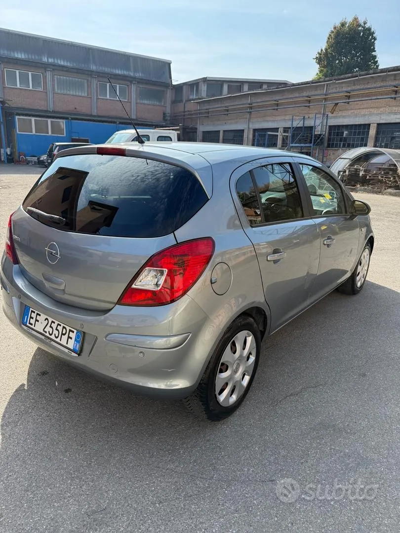Opel Corsa 2010 photo 3