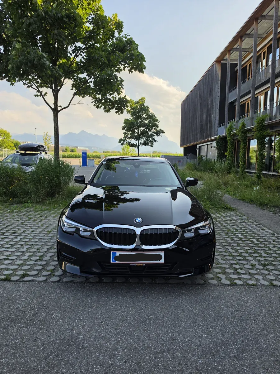 BMW 3 Series 2021 photo 3