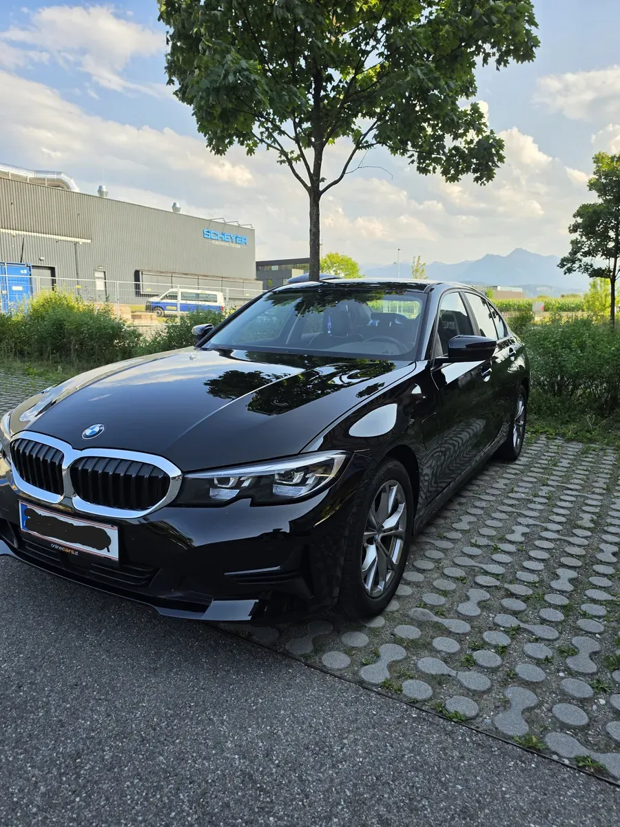 BMW 3 Series 2021 photo 2