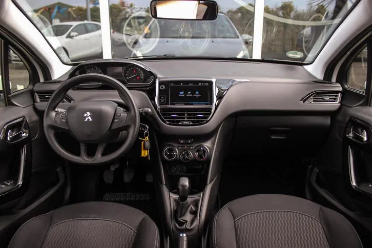 Peugeot 208 2019 photo 3
