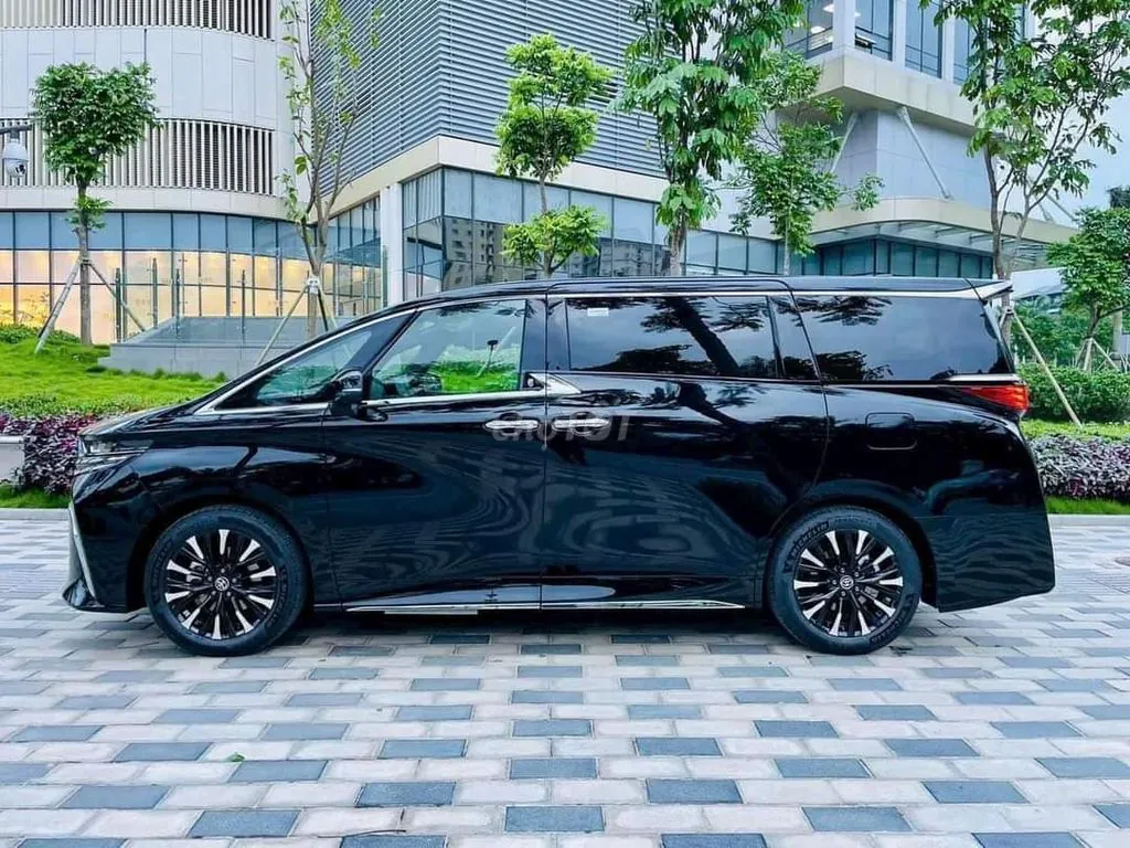 Toyota Alphard 2026 photo 3