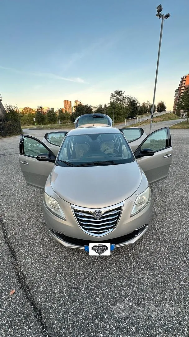 Lancia Ypsilon 2011 photo 2