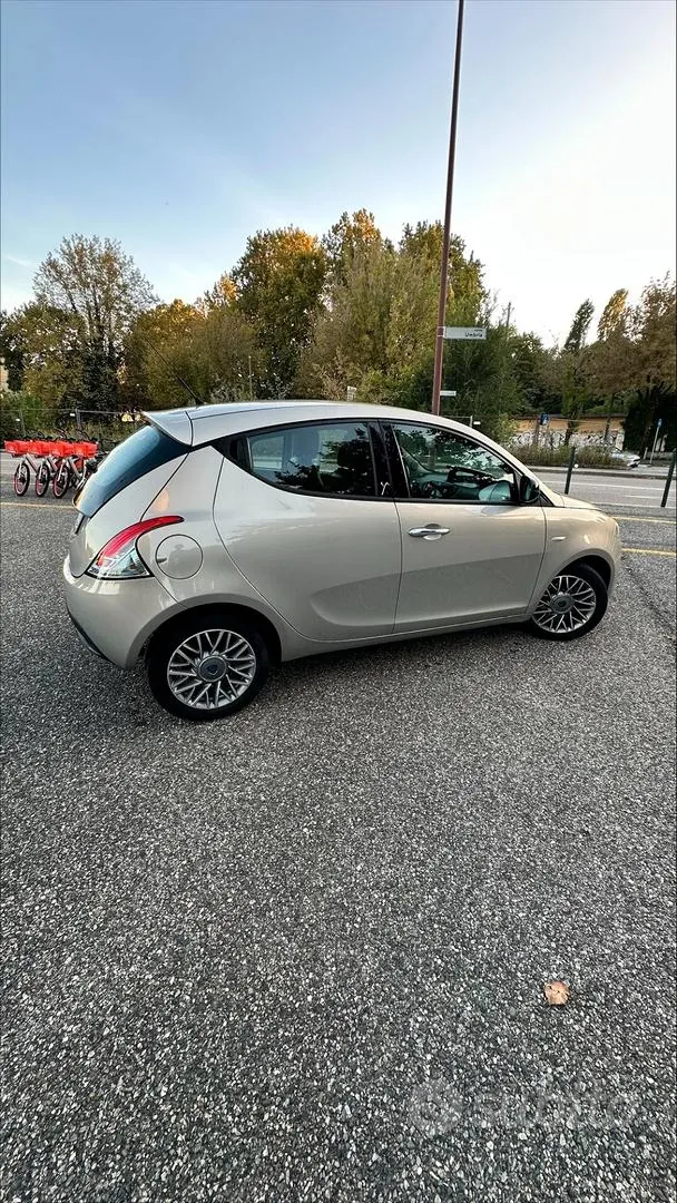 Lancia Ypsilon 2011 photo 4