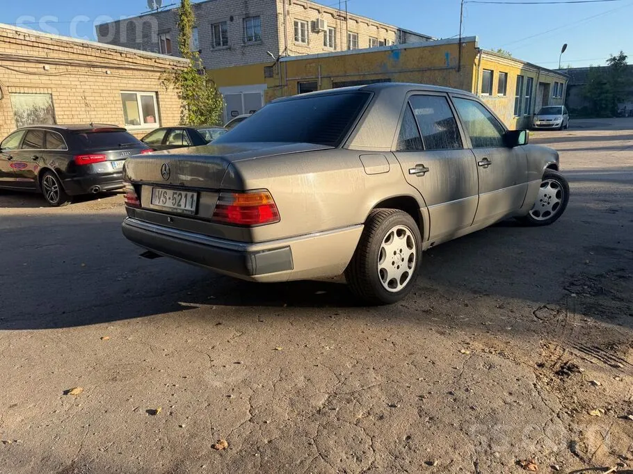 Mercedes-Benz 260E 1992 photo 3