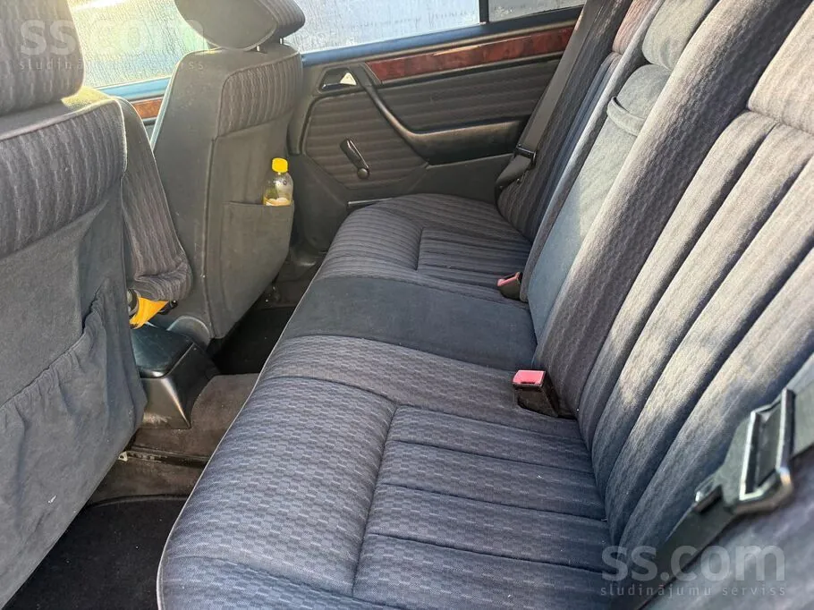 Mercedes-Benz 260E 1992 photo 4