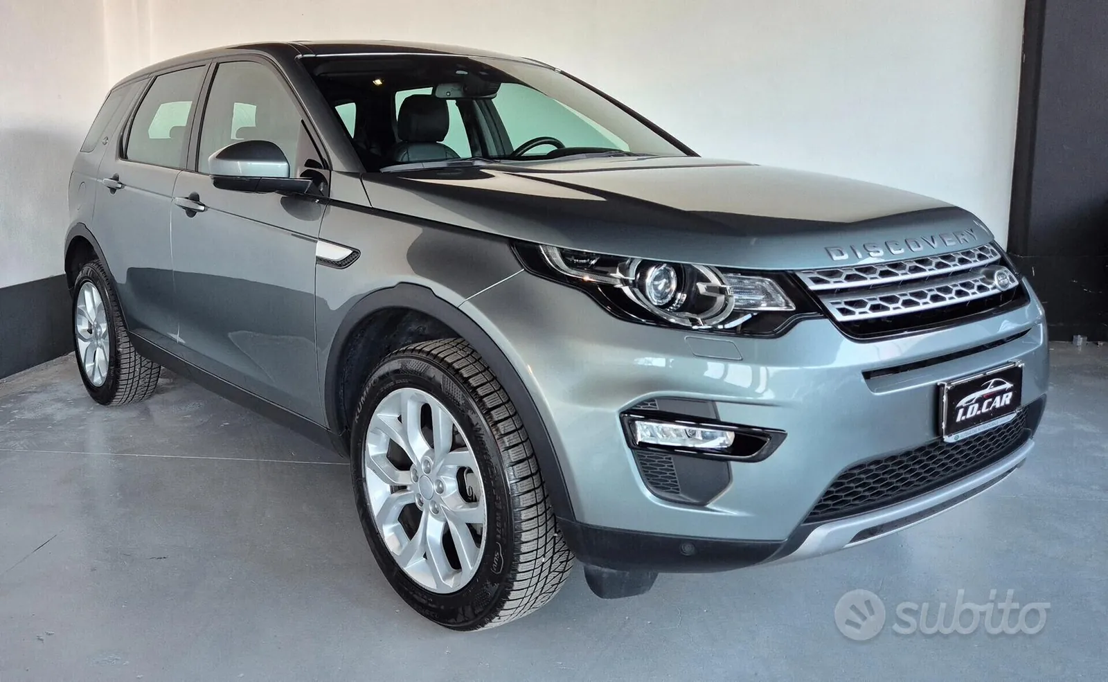 Land Rover Discovery Sport 2018 photo 2