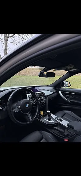 BMW 320I 2019 photo 2