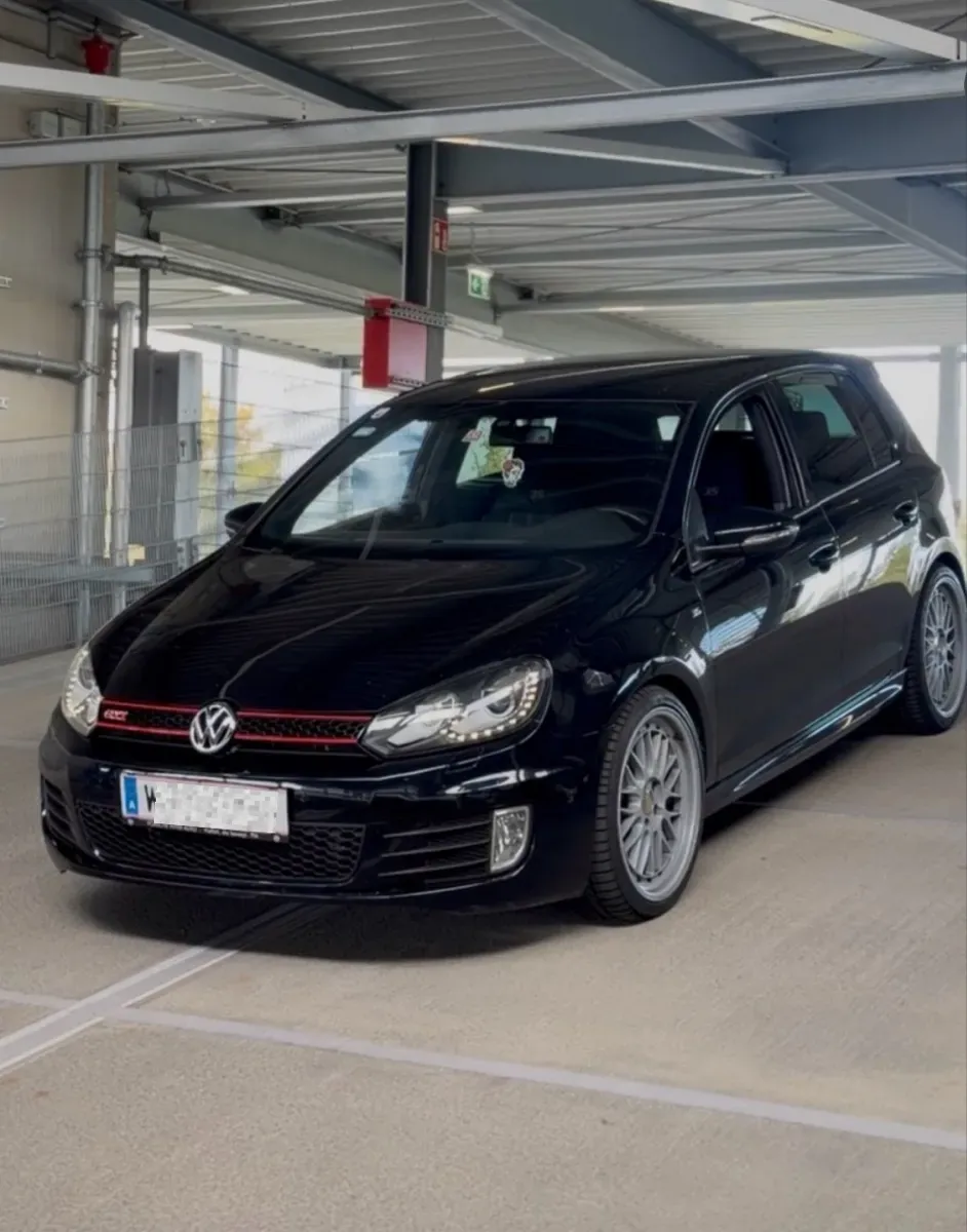 Volkswagen Golf 2012 photo 2