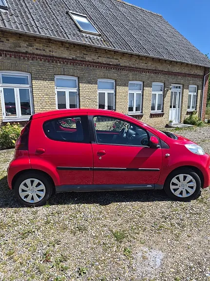 Peugeot 107 2012 photo 4