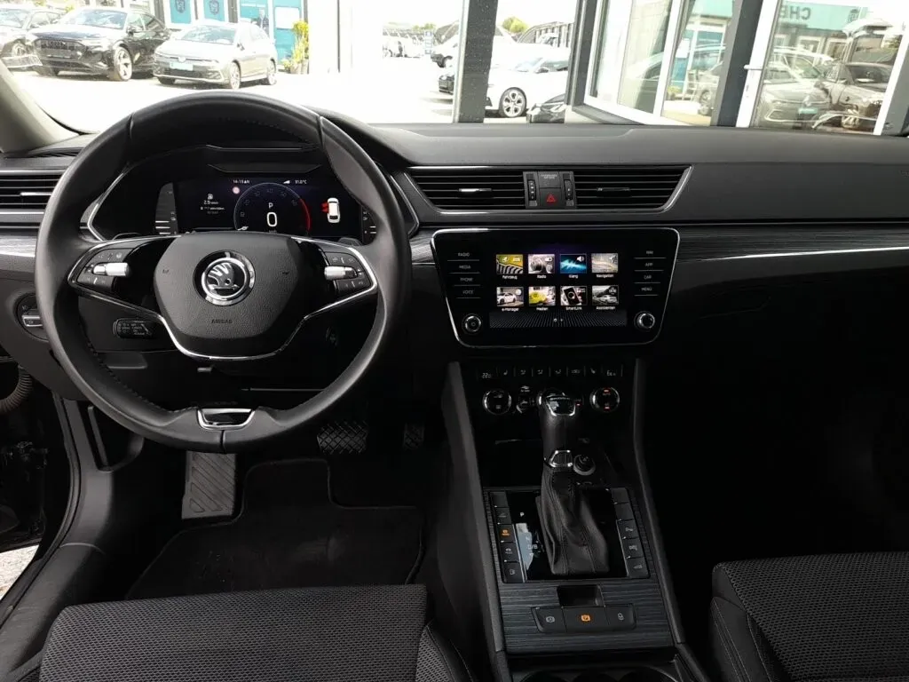 Skoda Superb 2023 photo 3