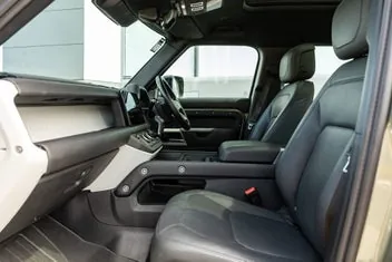 Land Rover Defender 2022 photo 4