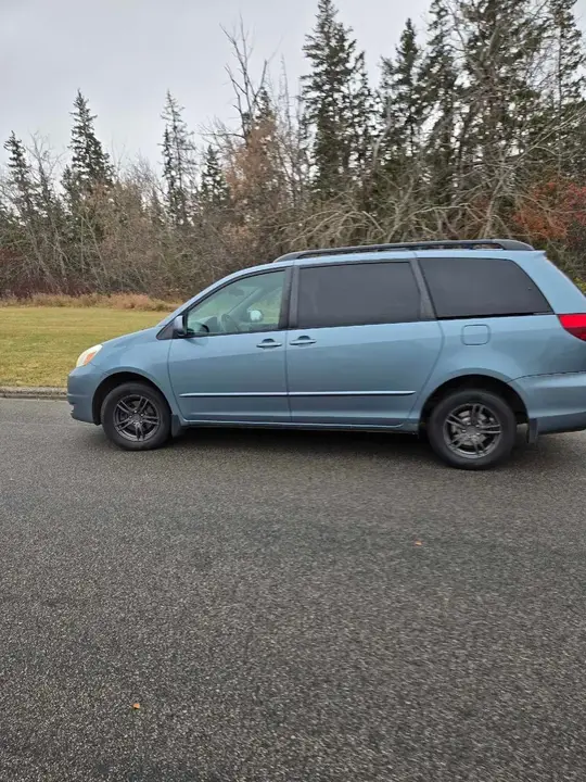 Toyota Sienna 2004 photo 2