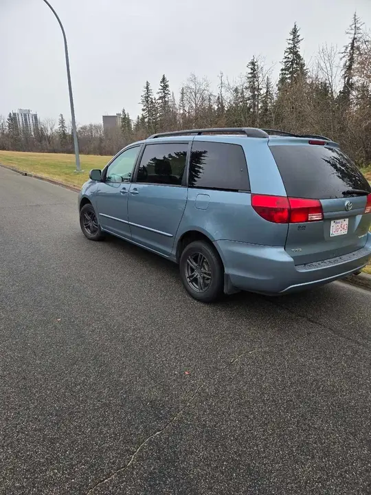 Toyota Sienna 2004 photo 3