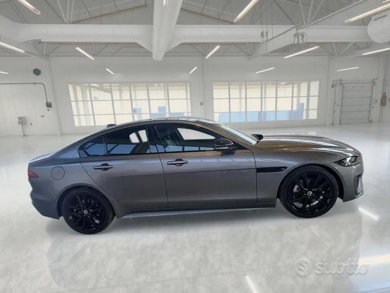 Jaguar Xe 2025 photo 3