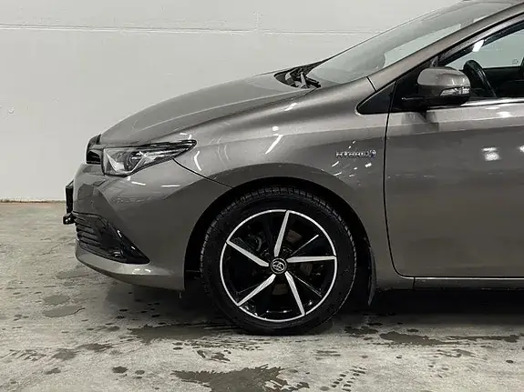 Toyota Auris 2018 photo 3
