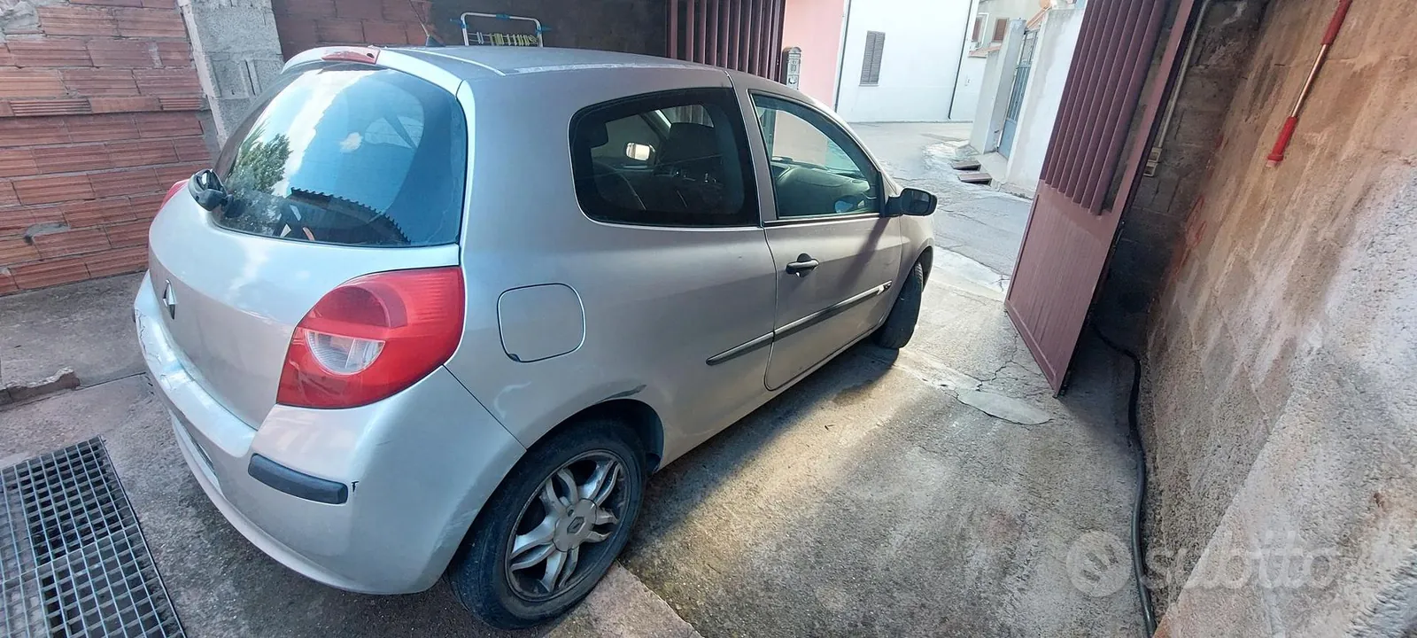 Renault Clio 2005 photo 2