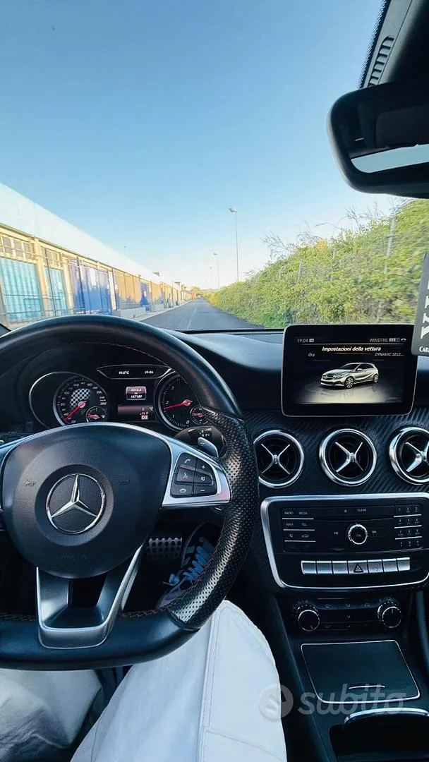 Mercedes-Benz A180 Amg 2017 photo 4