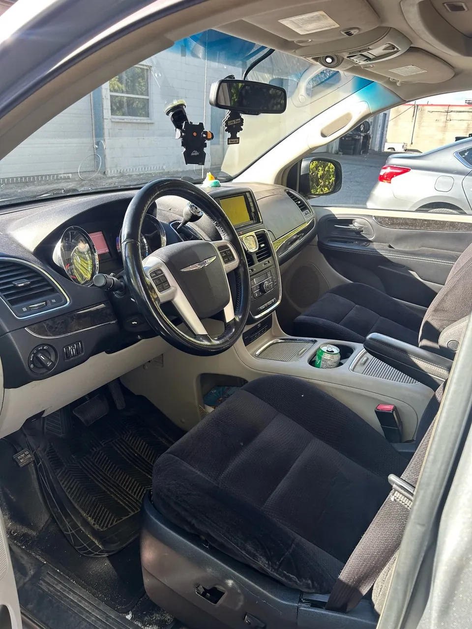 Chrysler Town & Country 2014 photo 3