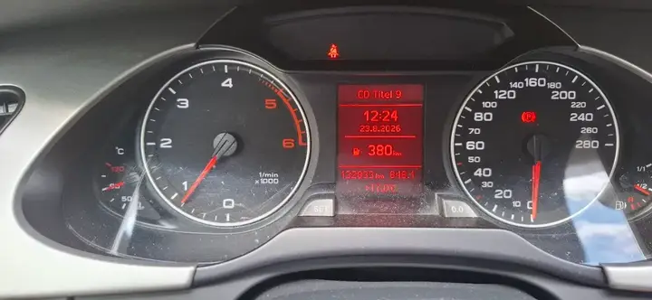 Audi A4 2009 photo 2