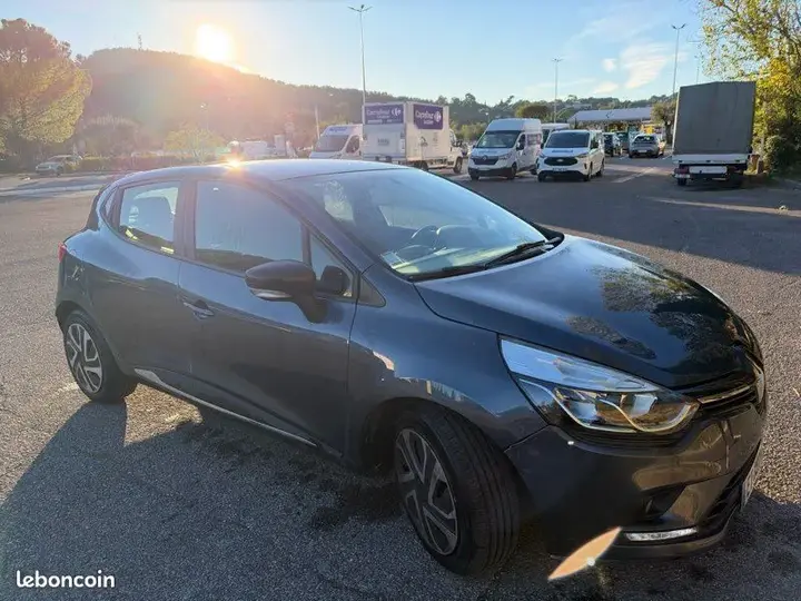 Renault Clio 2018 photo 2