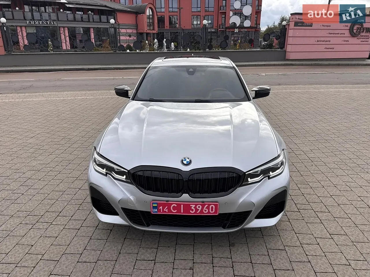 BMW 3 Series 2019 photo 2