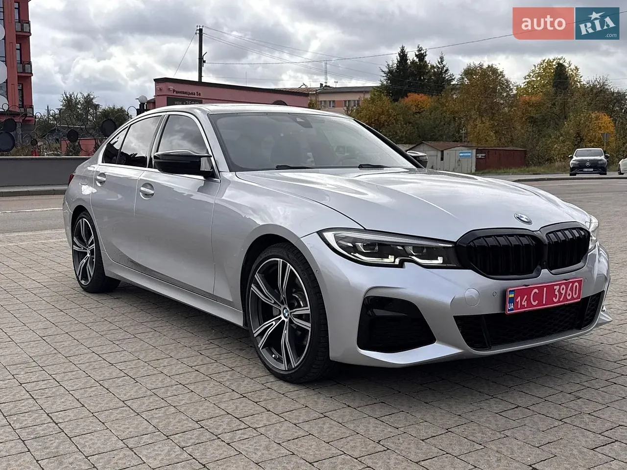 BMW 3 Series 2019 photo 3