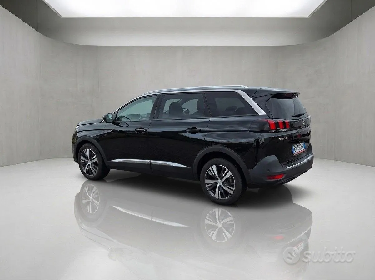 Peugeot 5008 2022 photo 3