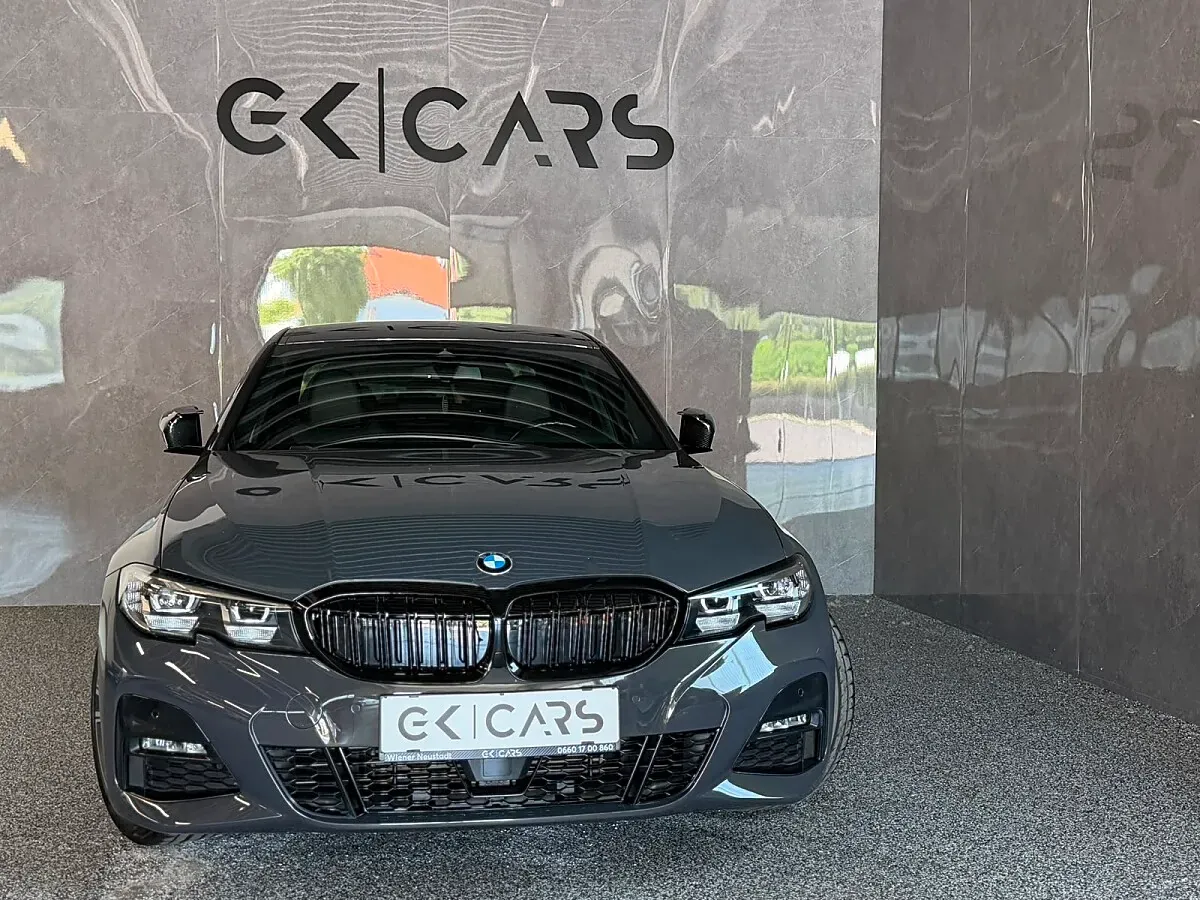 BMW 3 Series 2019 photo 2