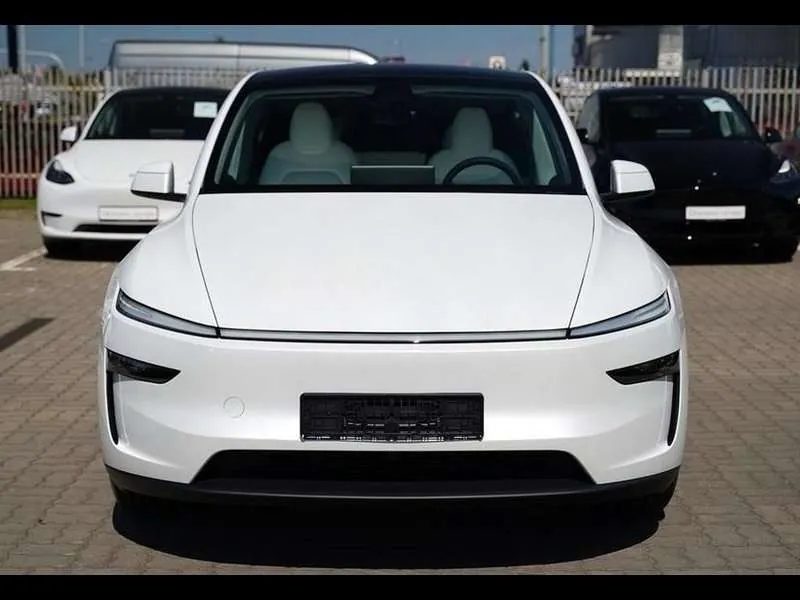 Tesla Model Y 2026 photo 3