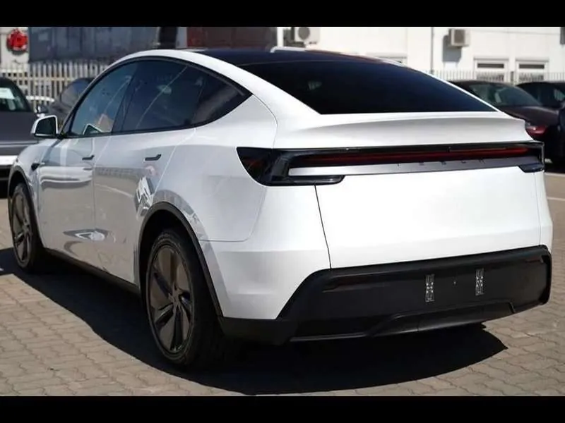 Tesla Model Y 2026 photo 4