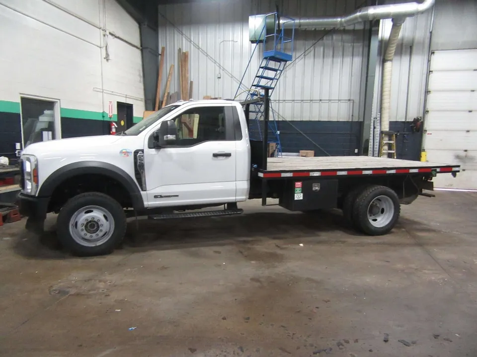 Ford F-550 2024 photo 2