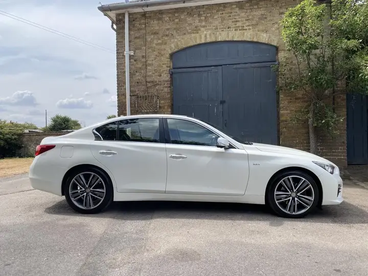 Infiniti Q50 2016 photo 4