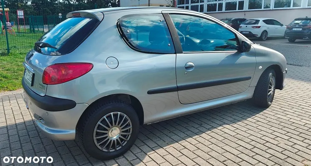 Peugeot 206 2005 photo 2