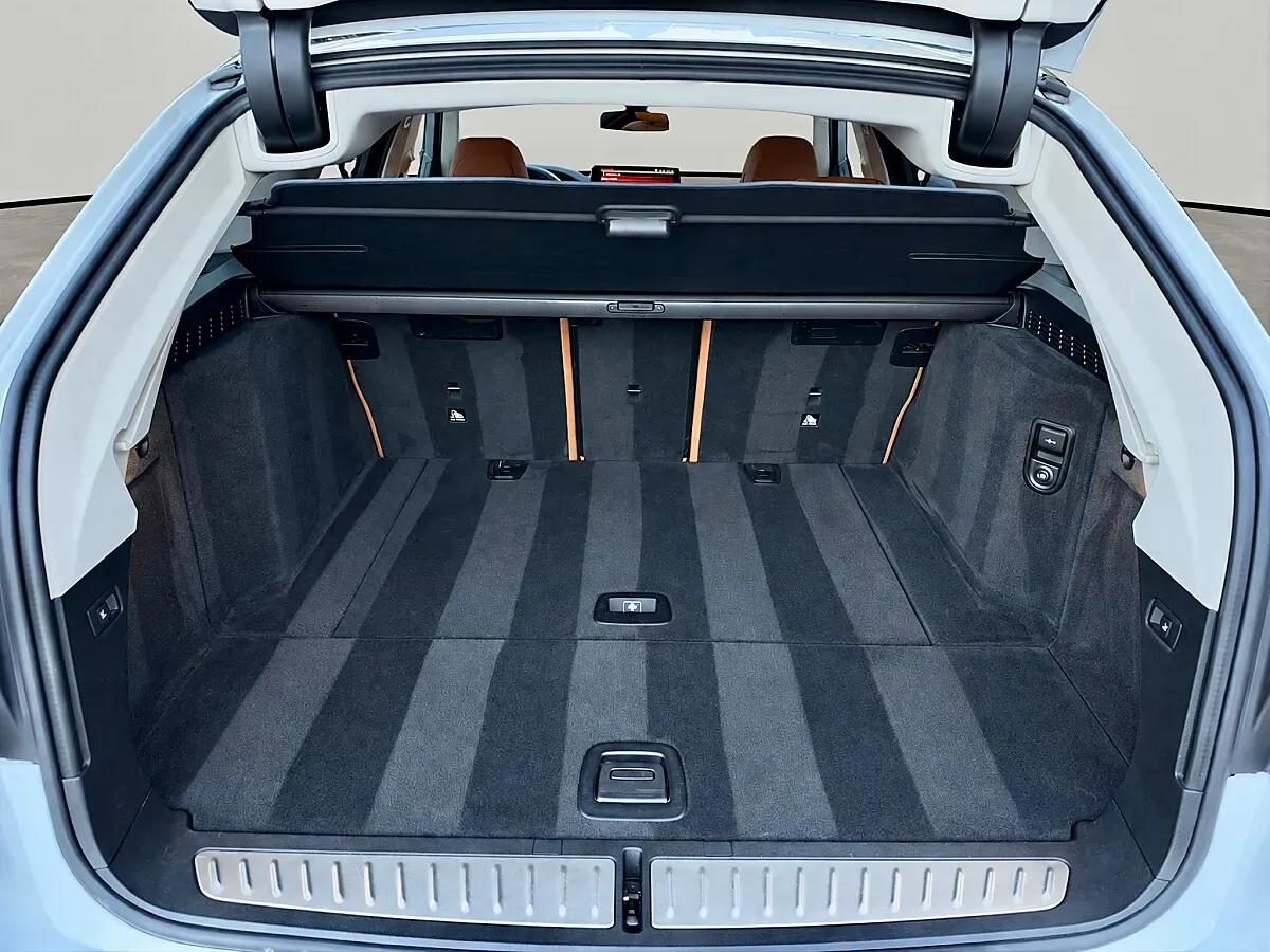 BMW 5 Series 2022 photo 2