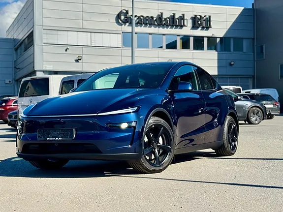 Tesla Model Y 2026 photo 2