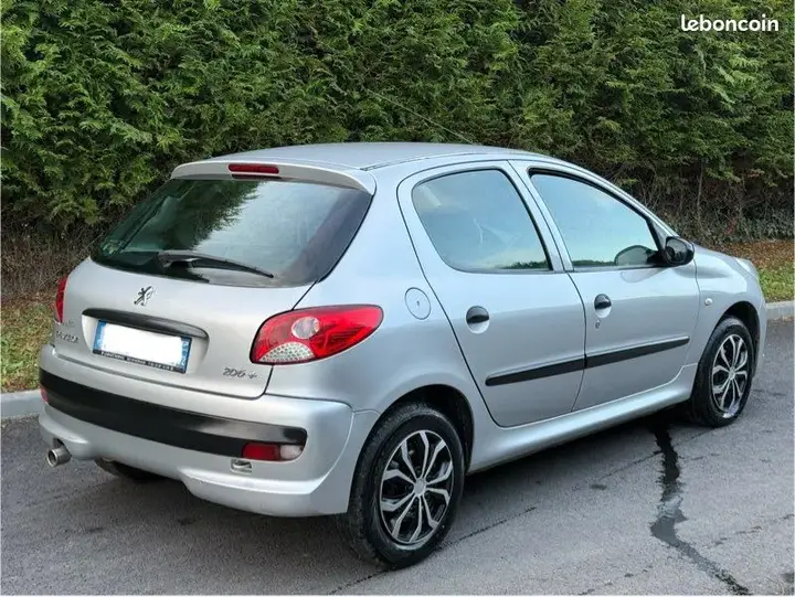 Peugeot 206 2010 photo 2