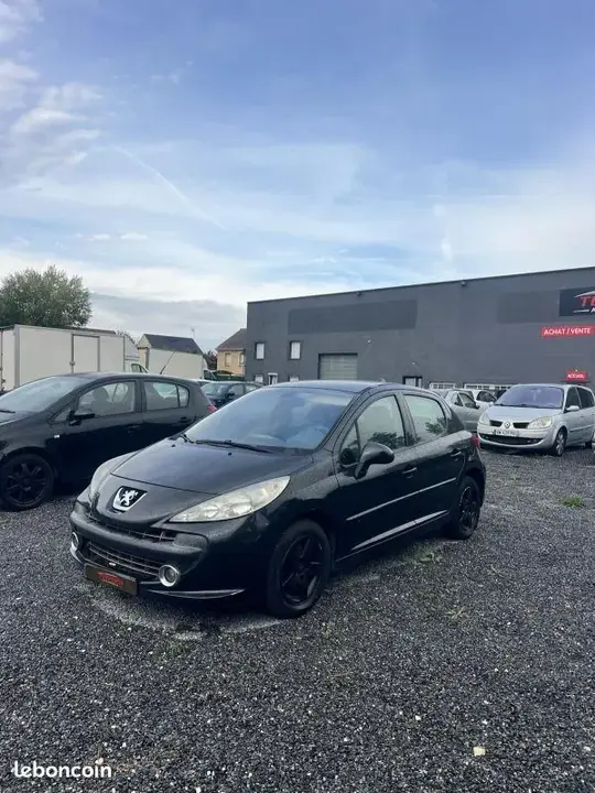 Peugeot 207 2008 photo 2