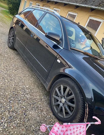 Audi A4 2004 photo 2