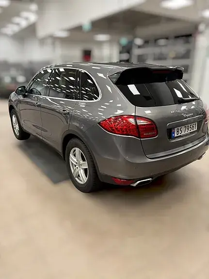 Porsche Cayenne 2012 photo 3