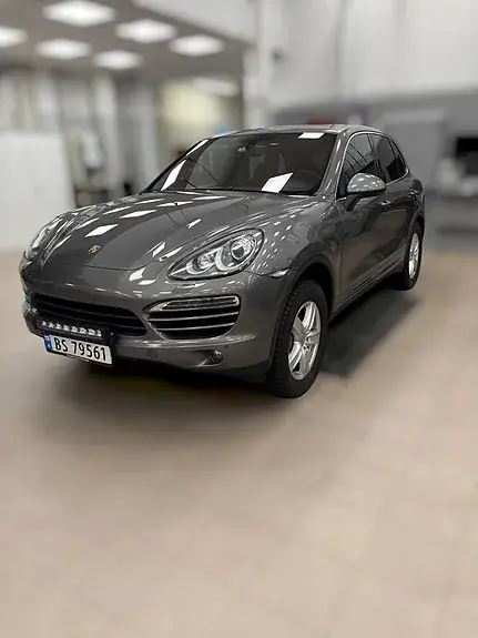 Porsche Cayenne 2012 photo 2