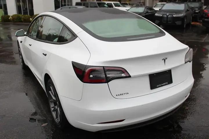 Tesla Model 3 2022 photo 3