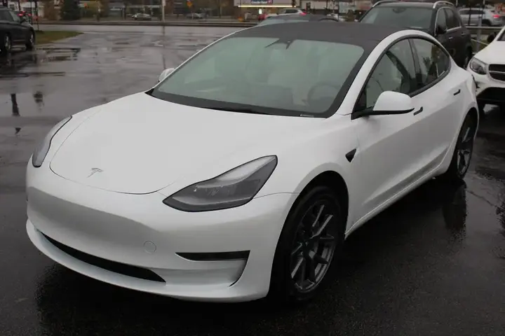 Tesla Model 3 2022 photo 2