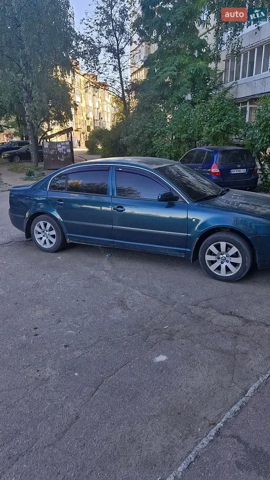 Skoda Superb 2003 photo 2