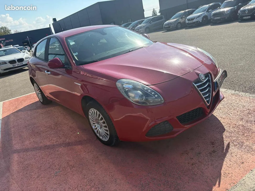 Alfa Romeo Giulietta 2015 photo 2