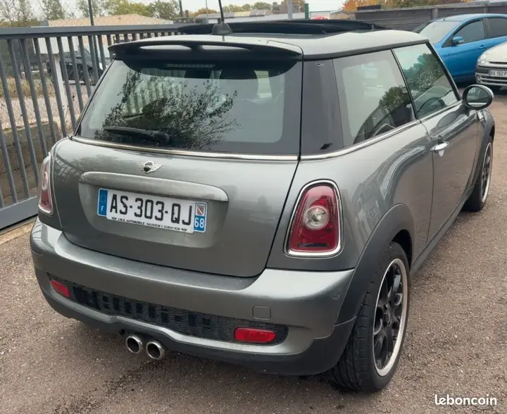 Mini Cooper S 2010 photo 2