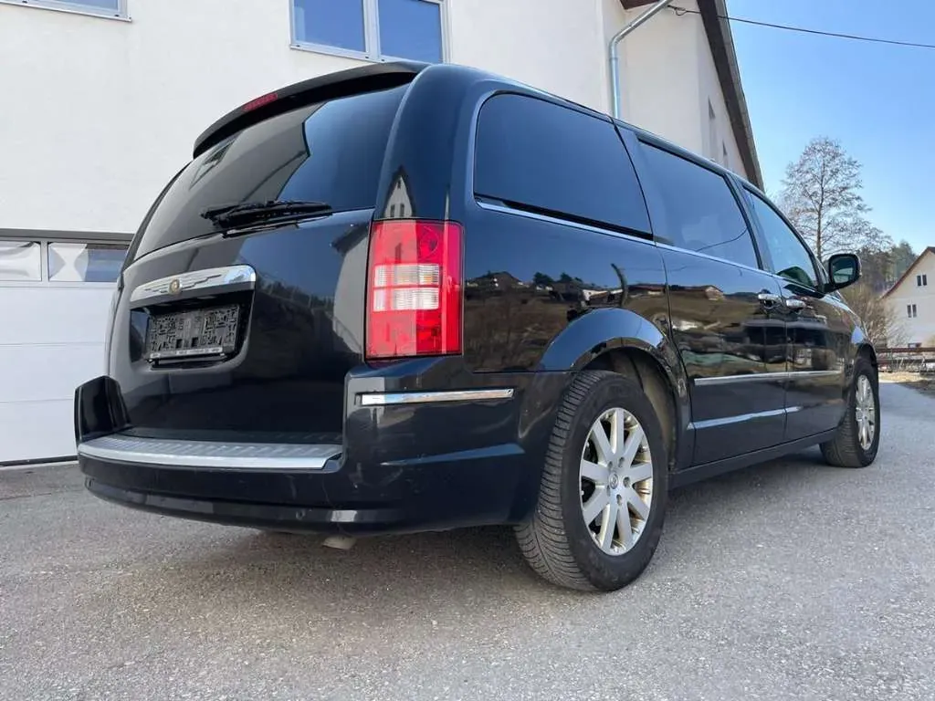 Chrysler Voyager 2009 photo 2