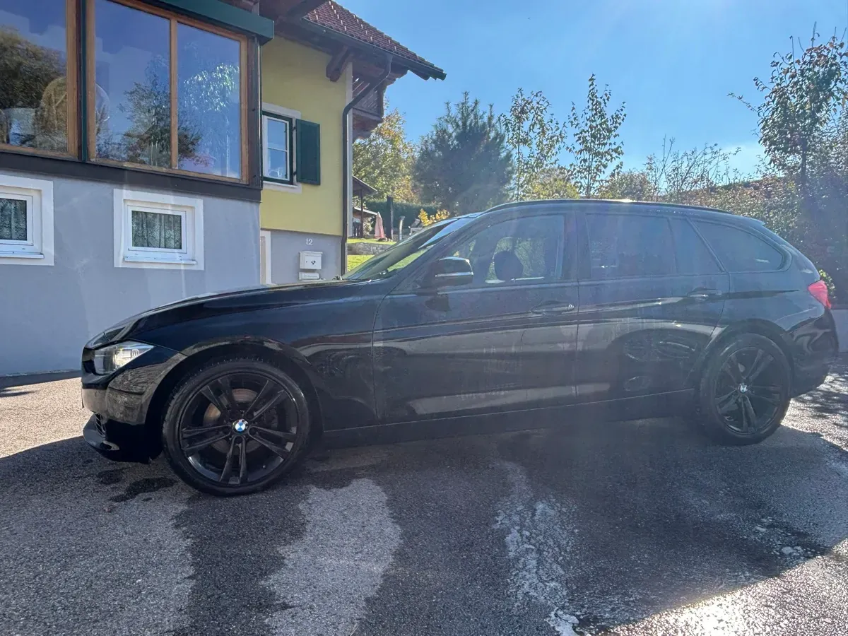 BMW 3 Series 2012 photo 2