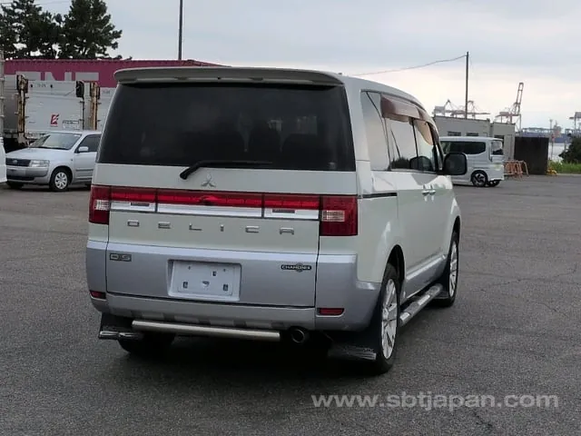 Mitsubishi Delica 2008 photo 4